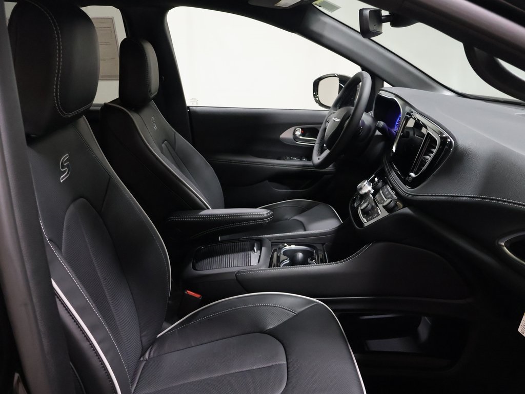 new 2025 Chrysler Pacifica car, priced at $52,364