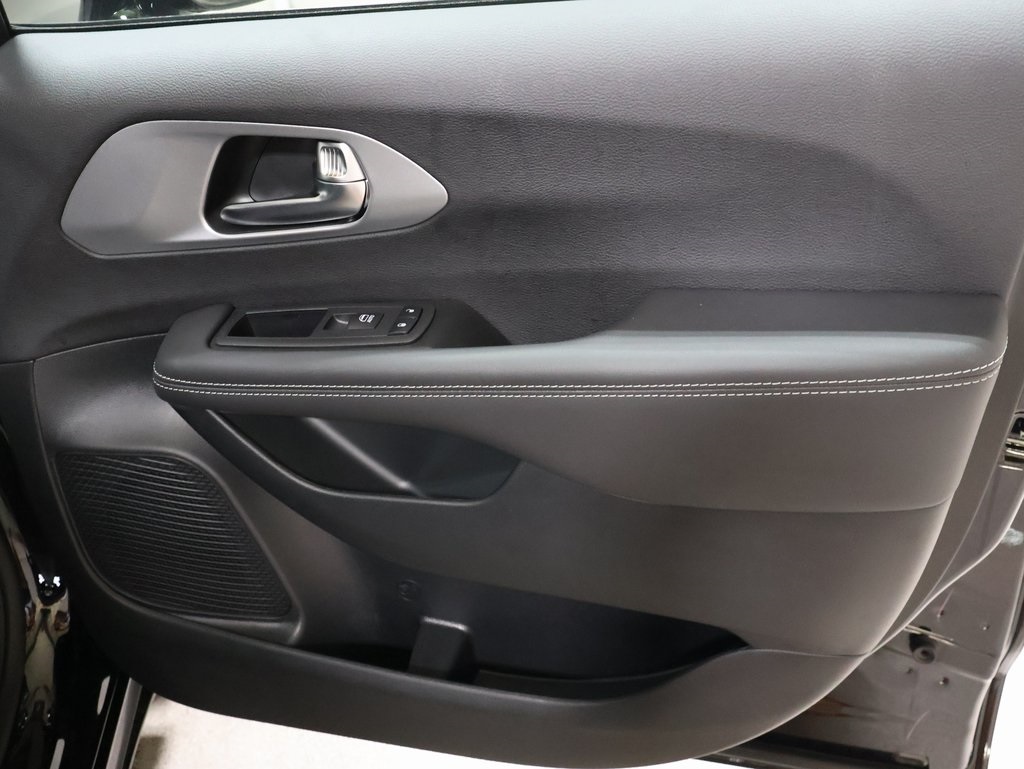new 2025 Chrysler Pacifica car, priced at $52,364