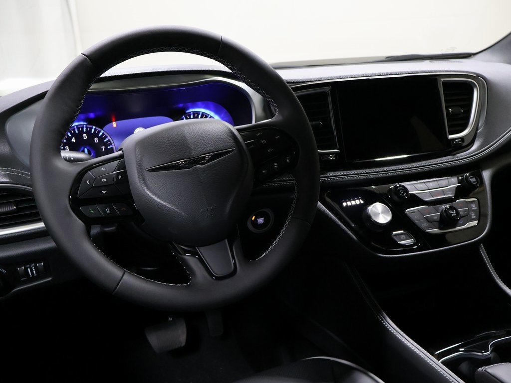 new 2025 Chrysler Pacifica car, priced at $52,364