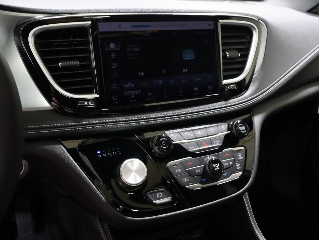 new 2025 Chrysler Pacifica car, priced at $52,364
