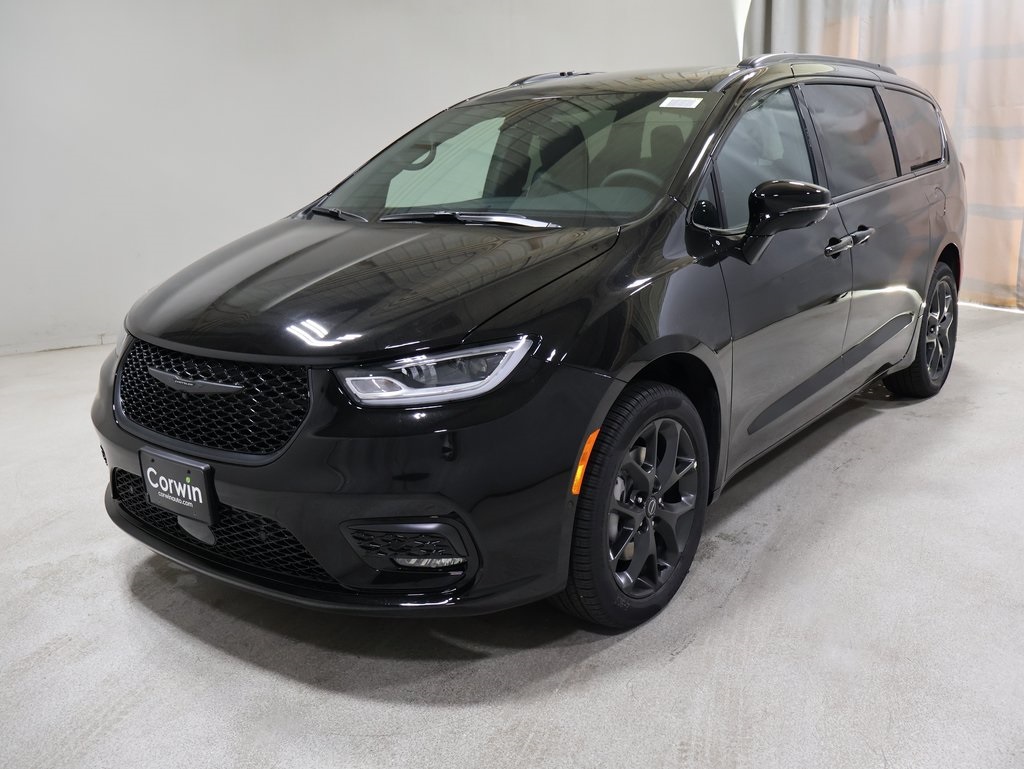 new 2025 Chrysler Pacifica car, priced at $52,364
