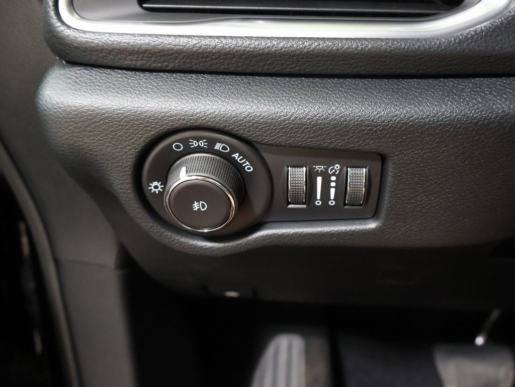 new 2025 Chrysler Pacifica car, priced at $52,364
