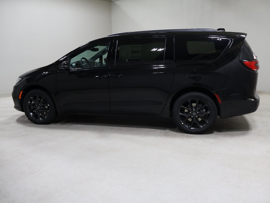 new 2025 Chrysler Pacifica car, priced at $52,364