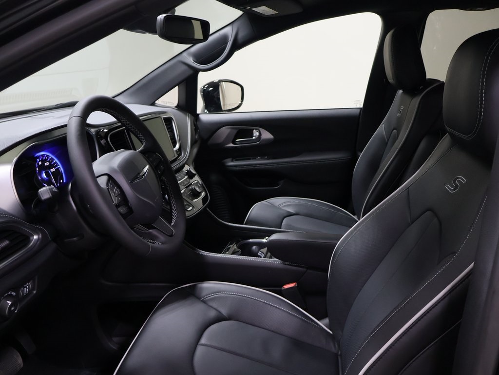 new 2025 Chrysler Pacifica car, priced at $52,364