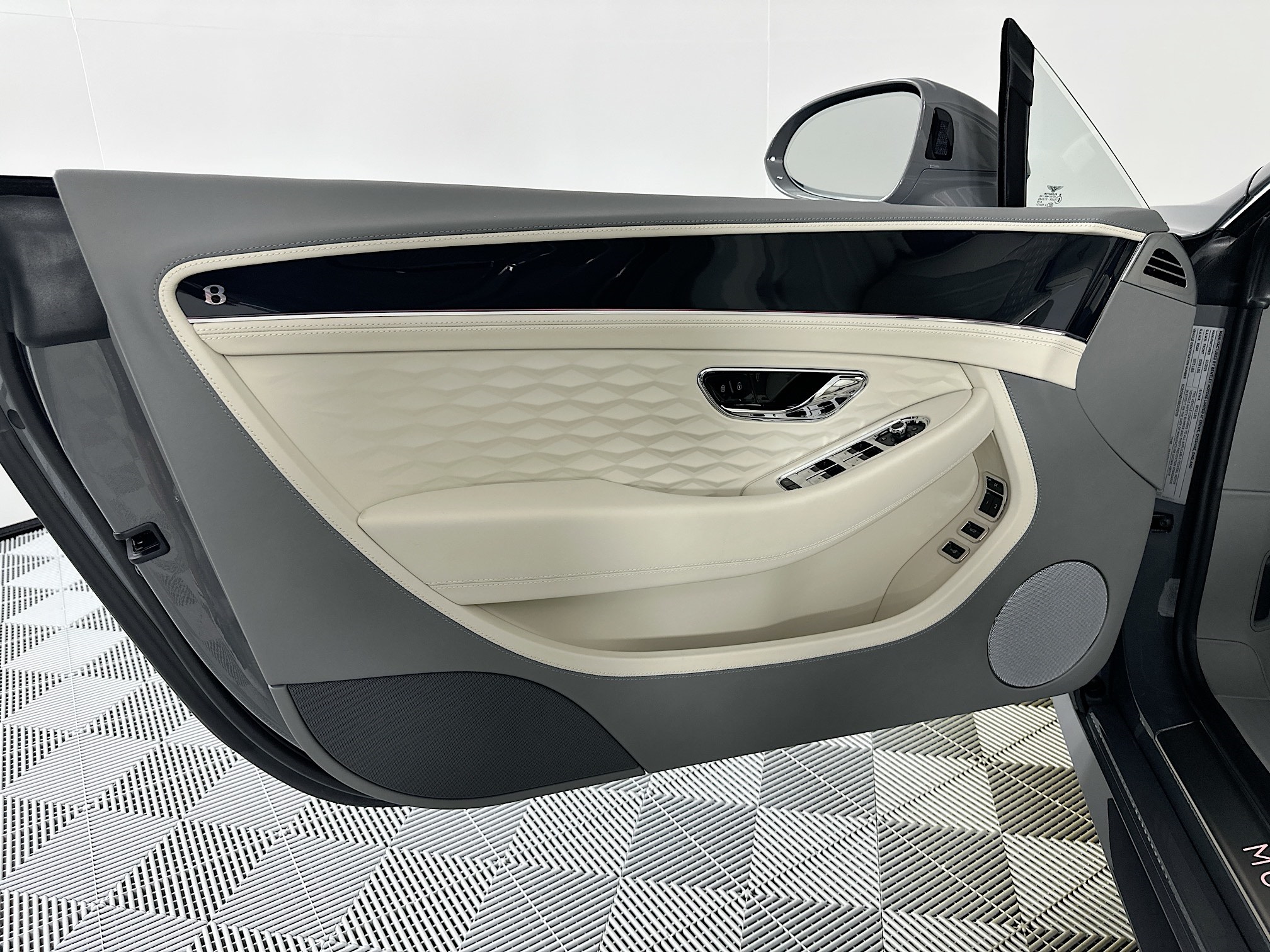 new 2025 Bentley Continental GTC car