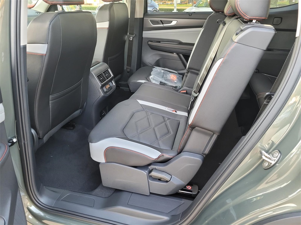 new 2025 Volkswagen Atlas car, priced at $43,154