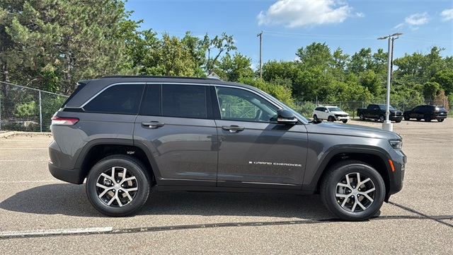 new 2025 Jeep Grand Cherokee car, priced at $46,275