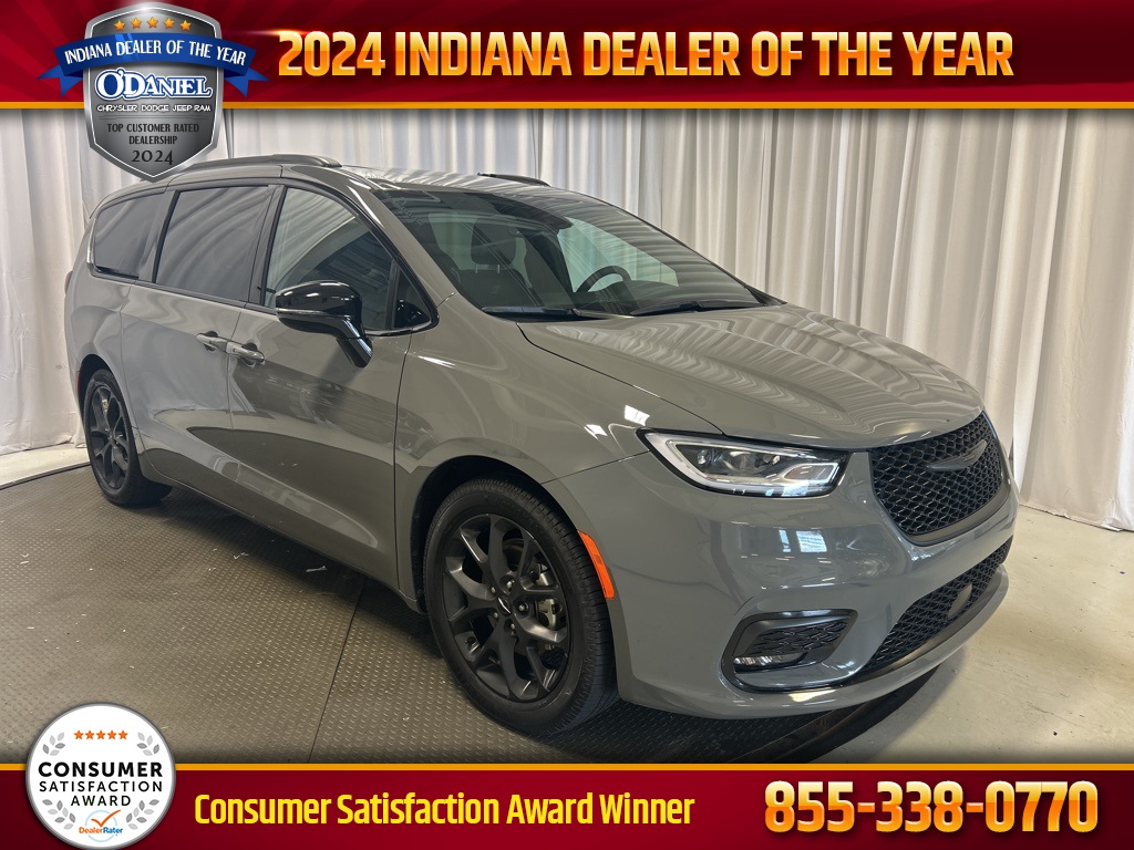 used 2025 Chrysler Pacifica car, priced at $39,387