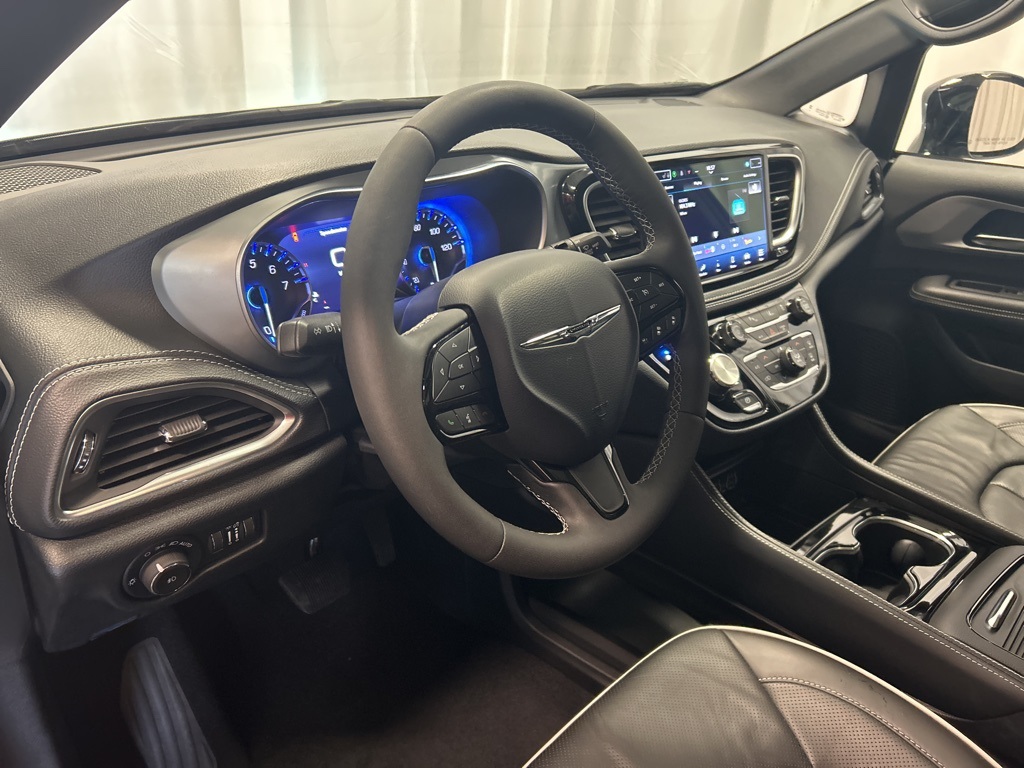 used 2025 Chrysler Pacifica car, priced at $39,387