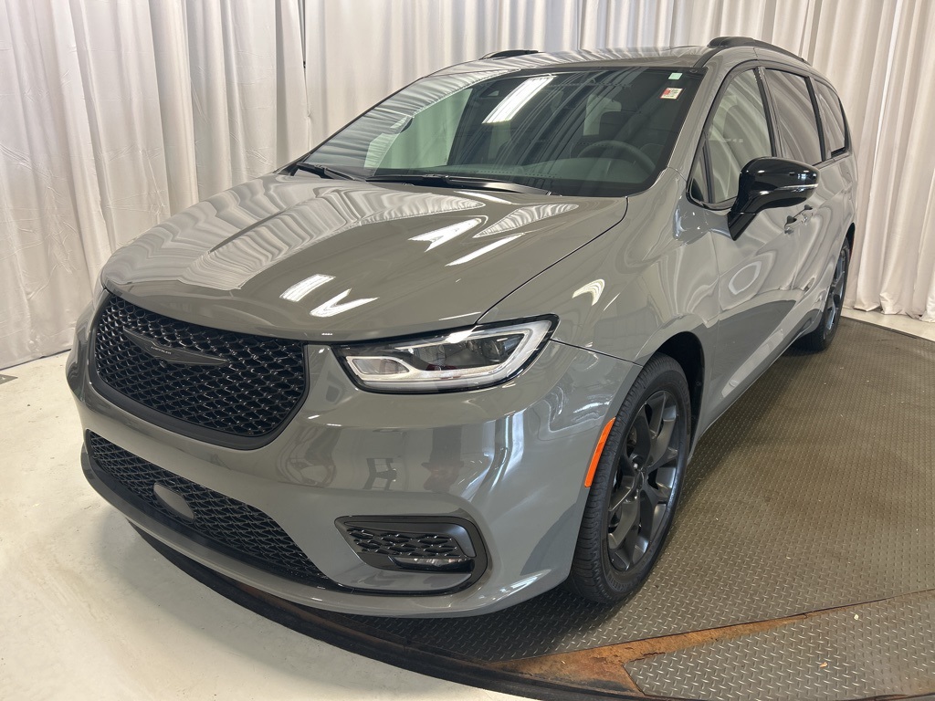 used 2025 Chrysler Pacifica car, priced at $39,387