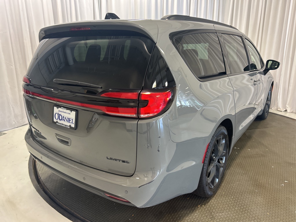 used 2025 Chrysler Pacifica car, priced at $39,387