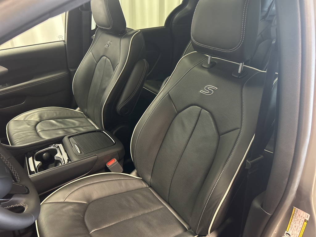 used 2025 Chrysler Pacifica car, priced at $39,387