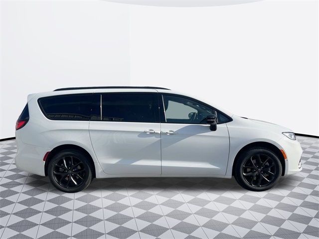 new 2026 Chrysler Pacifica car, priced at $56,093