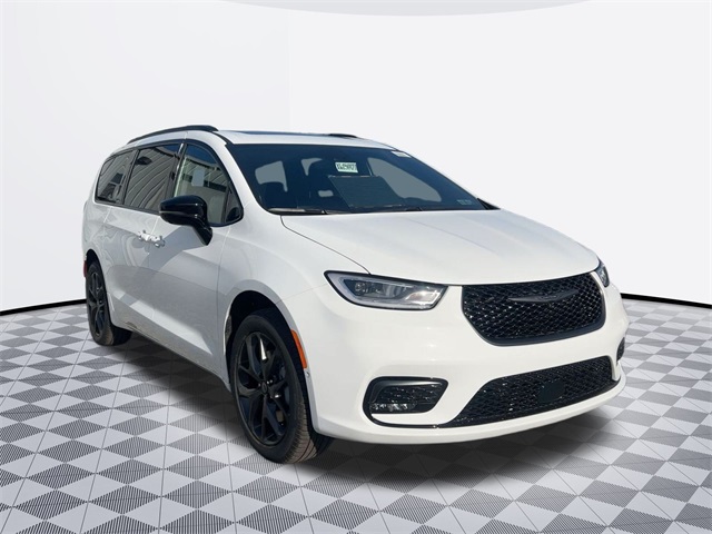 new 2026 Chrysler Pacifica car, priced at $56,093