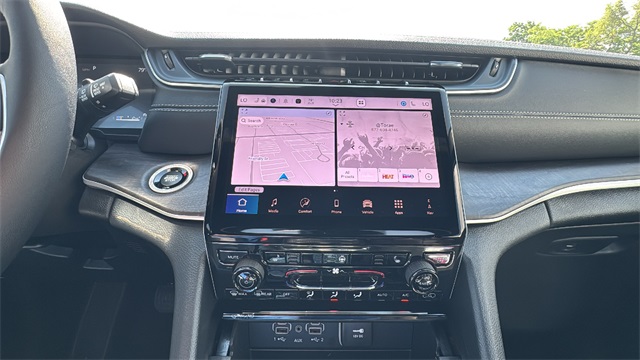 new 2025 Jeep Grand Cherokee car, priced at $45,912