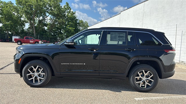 new 2025 Jeep Grand Cherokee car, priced at $45,912