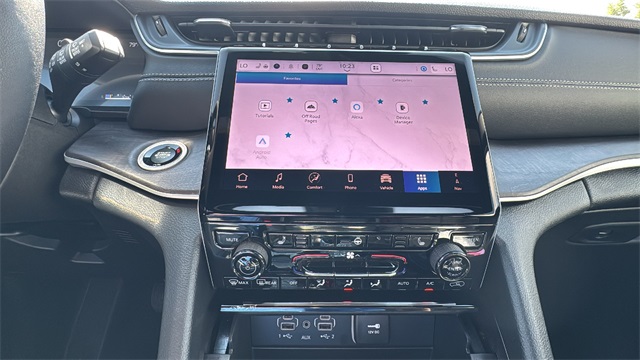 new 2025 Jeep Grand Cherokee car, priced at $45,912