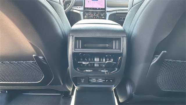 new 2025 Jeep Grand Cherokee car, priced at $45,912