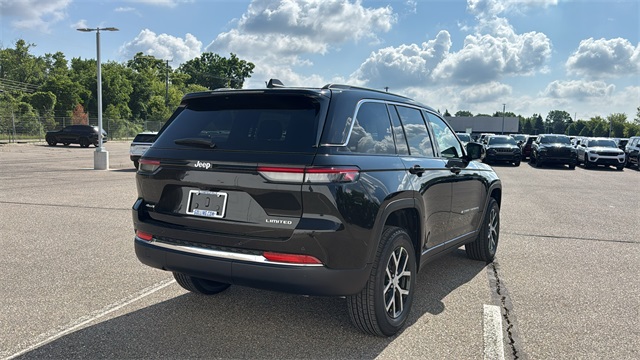 new 2025 Jeep Grand Cherokee car, priced at $45,912