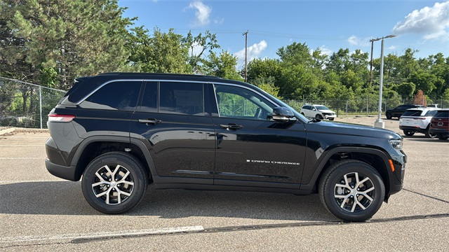 new 2025 Jeep Grand Cherokee car, priced at $45,912