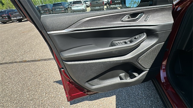 new 2025 Jeep Grand Cherokee car, priced at $48,340