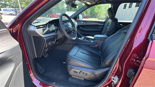 new 2025 Jeep Grand Cherokee car, priced at $48,340