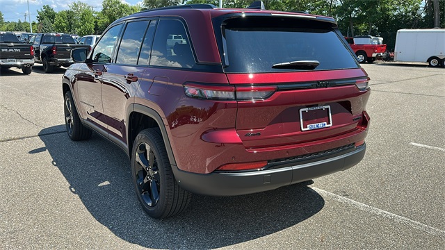 new 2025 Jeep Grand Cherokee car, priced at $48,340