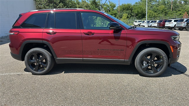 new 2025 Jeep Grand Cherokee car, priced at $48,340