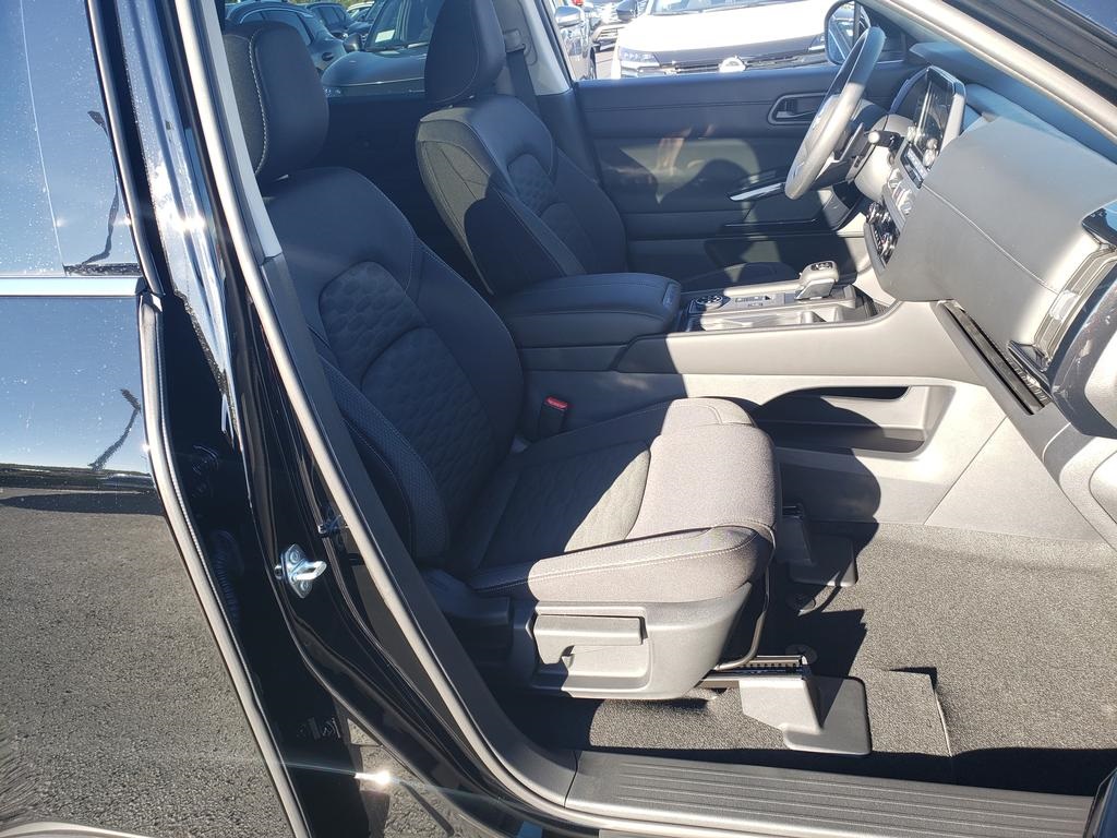 new 2025 Nissan Pathfinder car, priced at $33,190