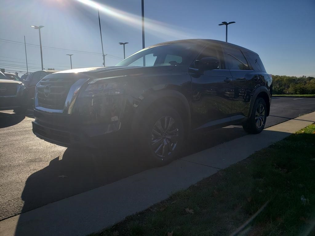 new 2025 Nissan Pathfinder car, priced at $33,190