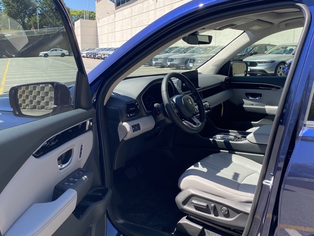 new 2025 Honda Pilot car, priced at $46,954