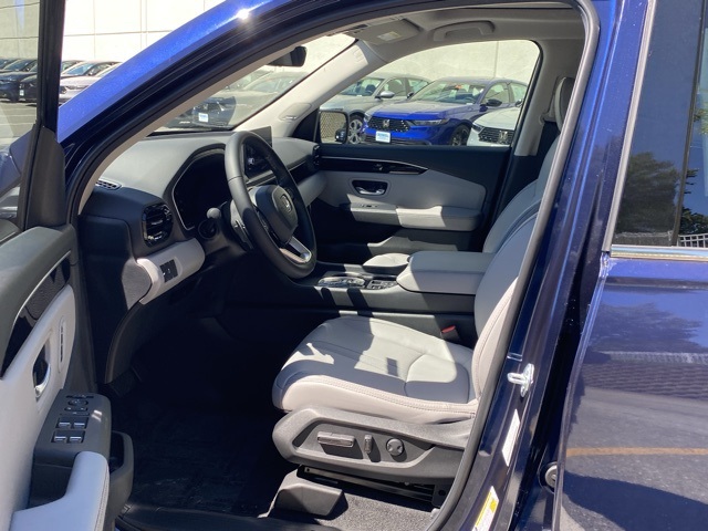 new 2025 Honda Pilot car, priced at $46,954