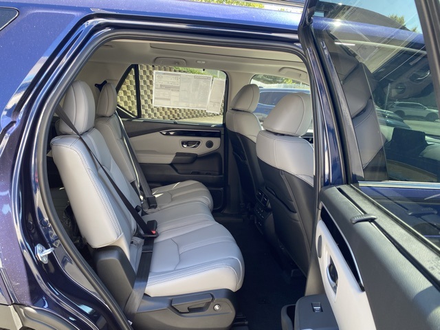 new 2025 Honda Pilot car, priced at $46,954