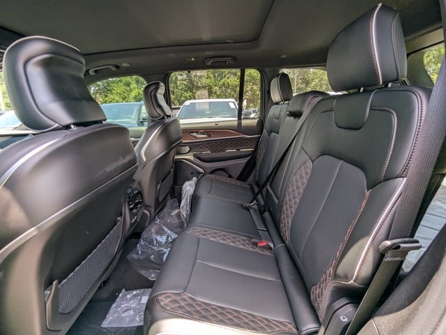 new 2025 Jeep Grand Cherokee car, priced at $59,180