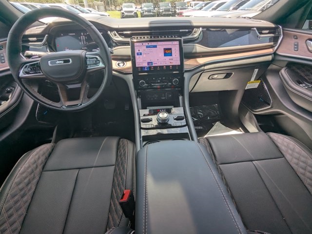 new 2025 Jeep Grand Cherokee car, priced at $59,180