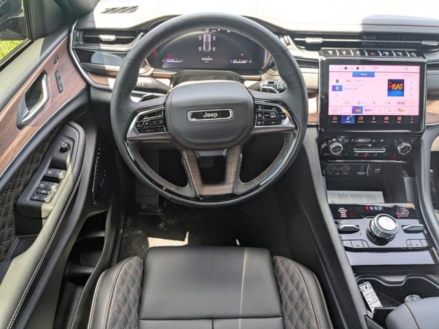 new 2025 Jeep Grand Cherokee car, priced at $59,180