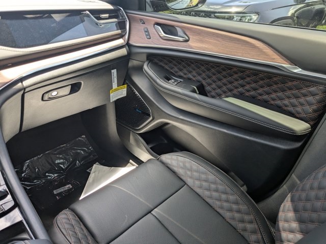 new 2025 Jeep Grand Cherokee car, priced at $59,180