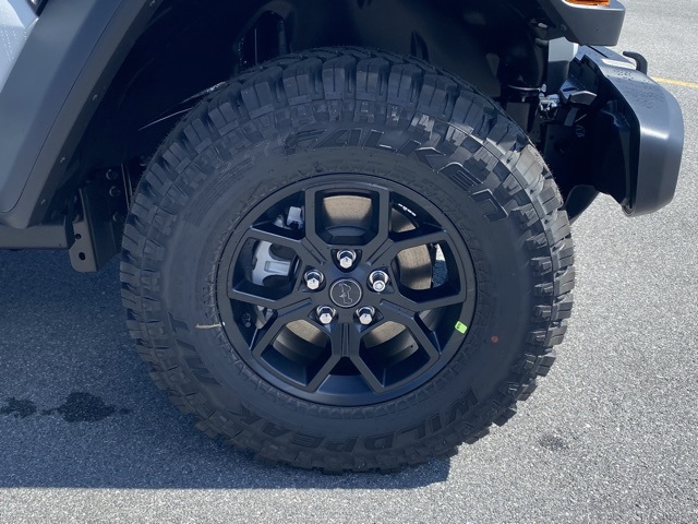new 2025 Jeep Wrangler car, priced at $35,580