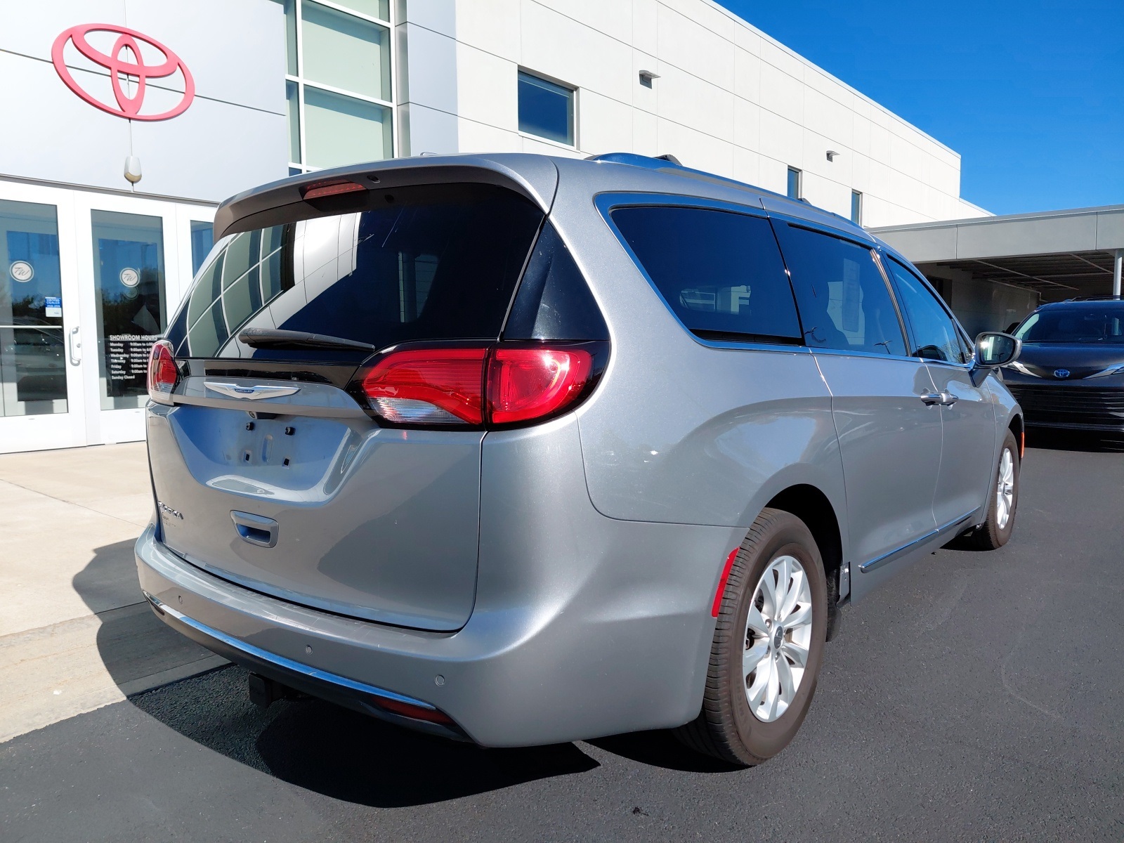 used 2018 Chrysler Pacifica car, priced at $18,020
