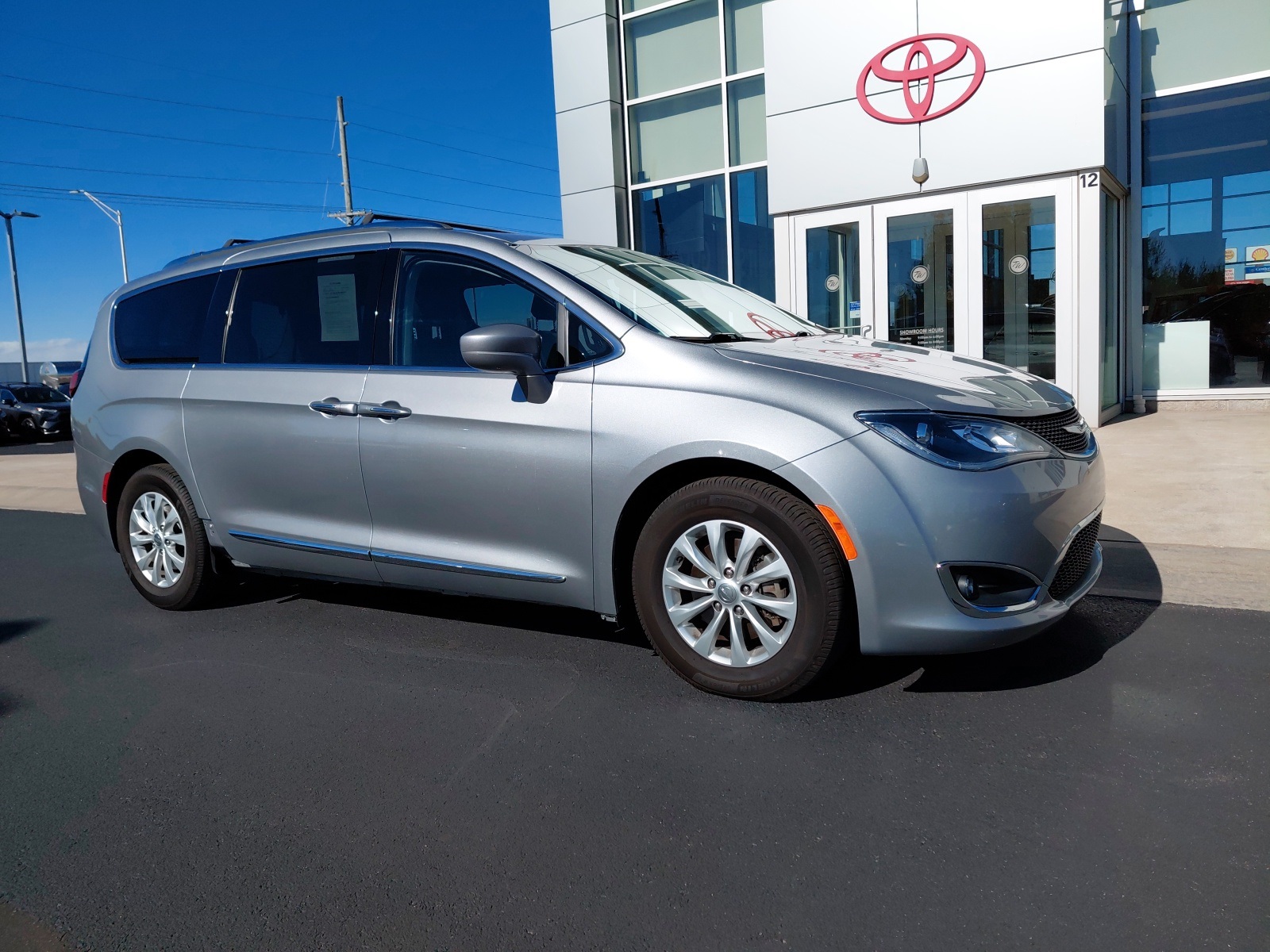 used 2018 Chrysler Pacifica car, priced at $18,020