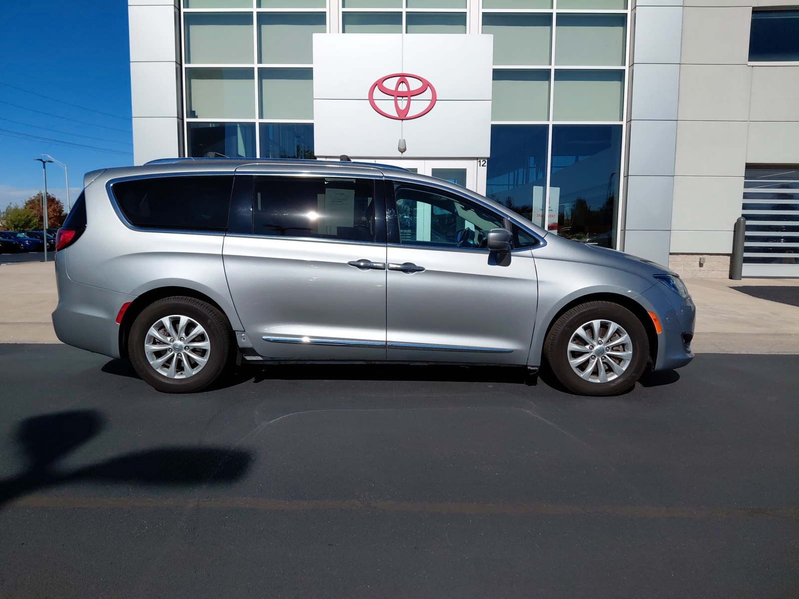 used 2018 Chrysler Pacifica car, priced at $18,020