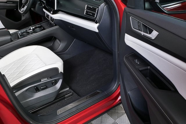 used 2025 Volkswagen Atlas Cross Sport car, priced at $43,000