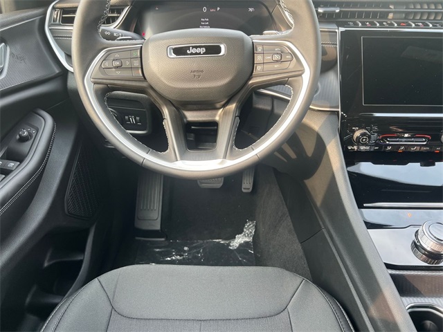 new 2025 Jeep Grand Cherokee car, priced at $35,478