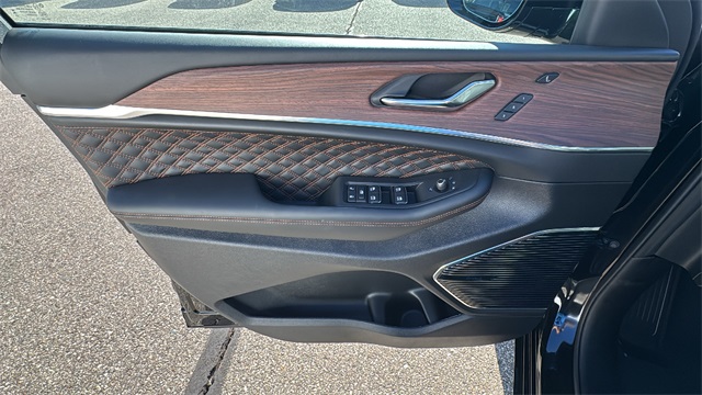 new 2025 Jeep Grand Cherokee car, priced at $57,936