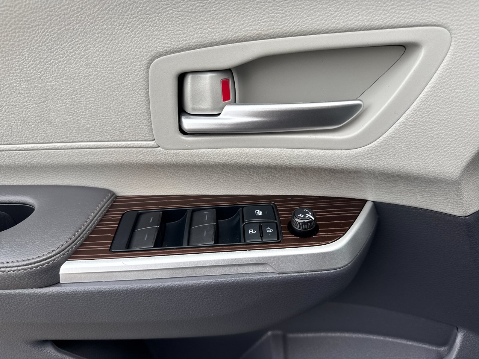 used 2021 Toyota Sienna car, priced at $39,498