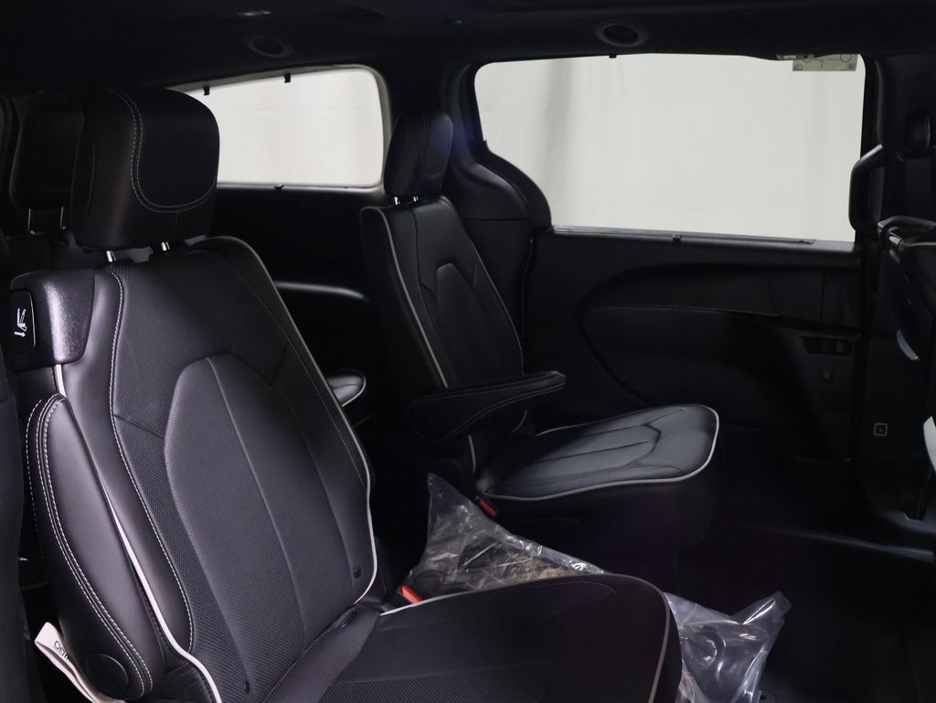 new 2025 Chrysler Pacifica car, priced at $57,379