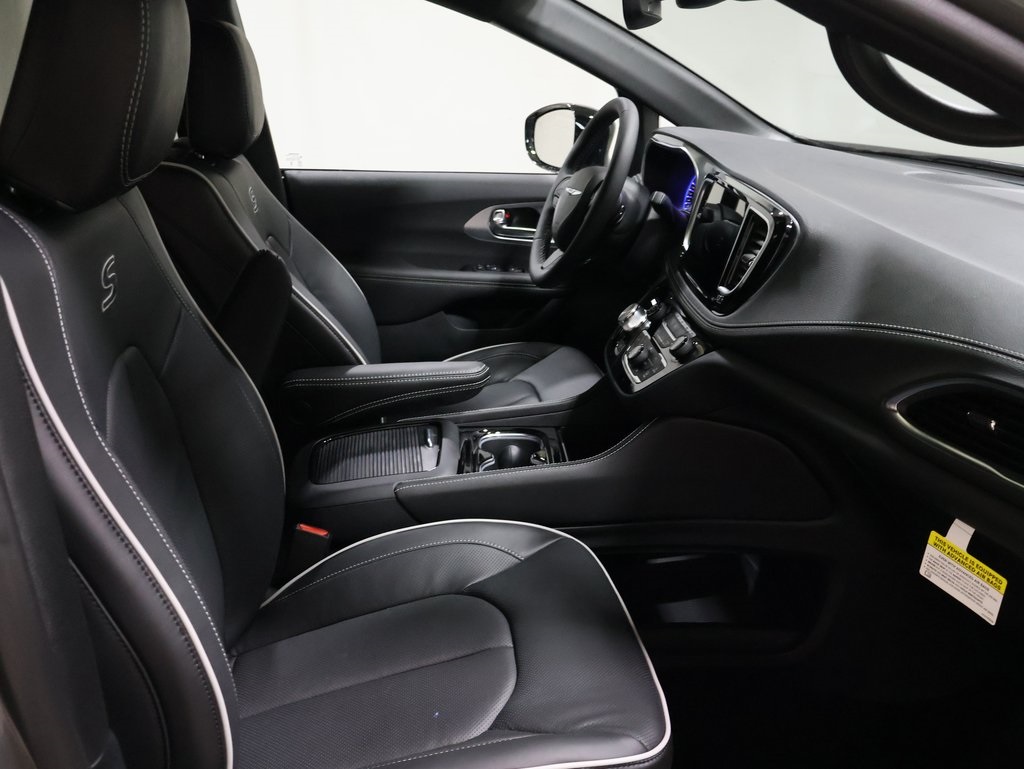 new 2025 Chrysler Pacifica car, priced at $57,379