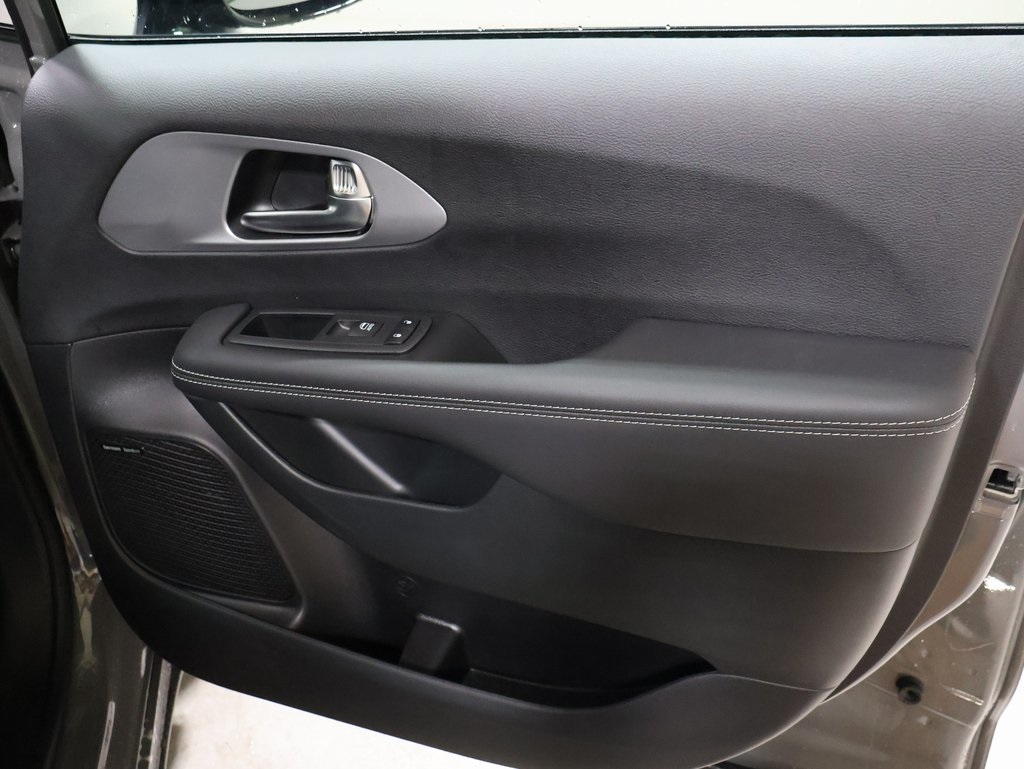 new 2025 Chrysler Pacifica car, priced at $57,379