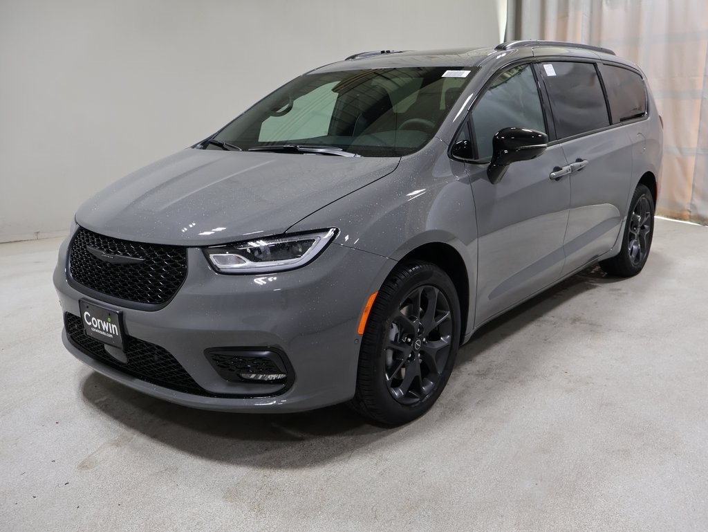 new 2025 Chrysler Pacifica car, priced at $57,379