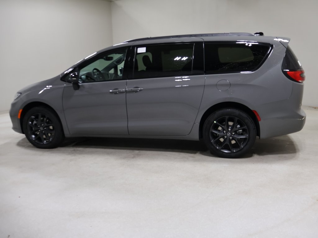 new 2025 Chrysler Pacifica car, priced at $57,379